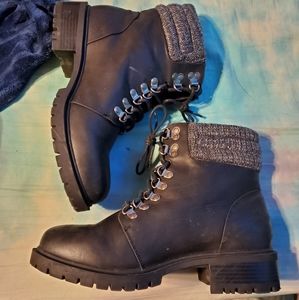BLACK FAUX LEATHER SWEATER-TRIMMED HIKER BOOT (WW)